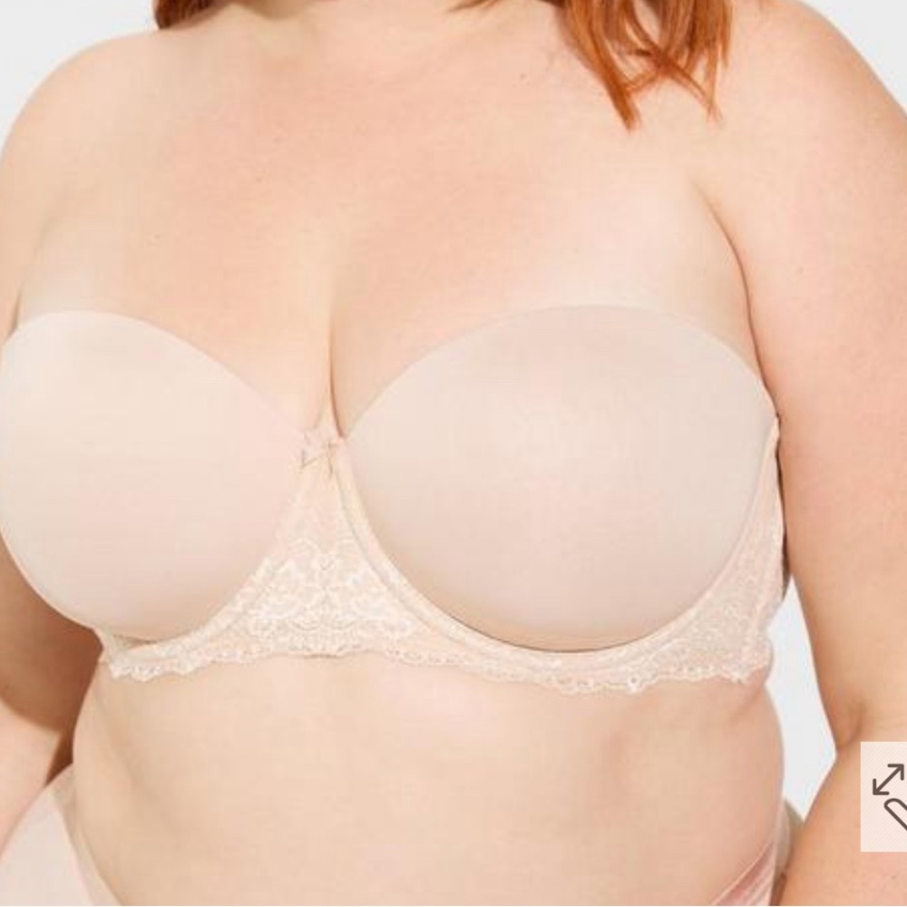 Torrid Bombshell Everyday Strapless bra size 40 ddd.